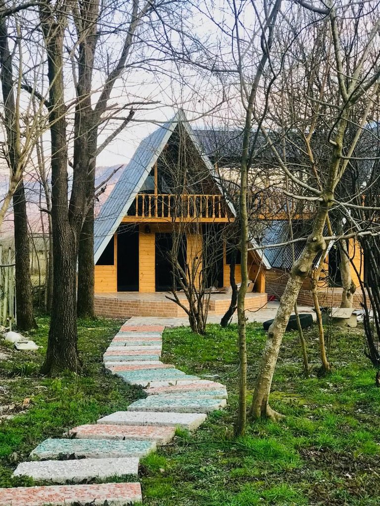 کلبه یک خوابه سوئیسی باغ پدر