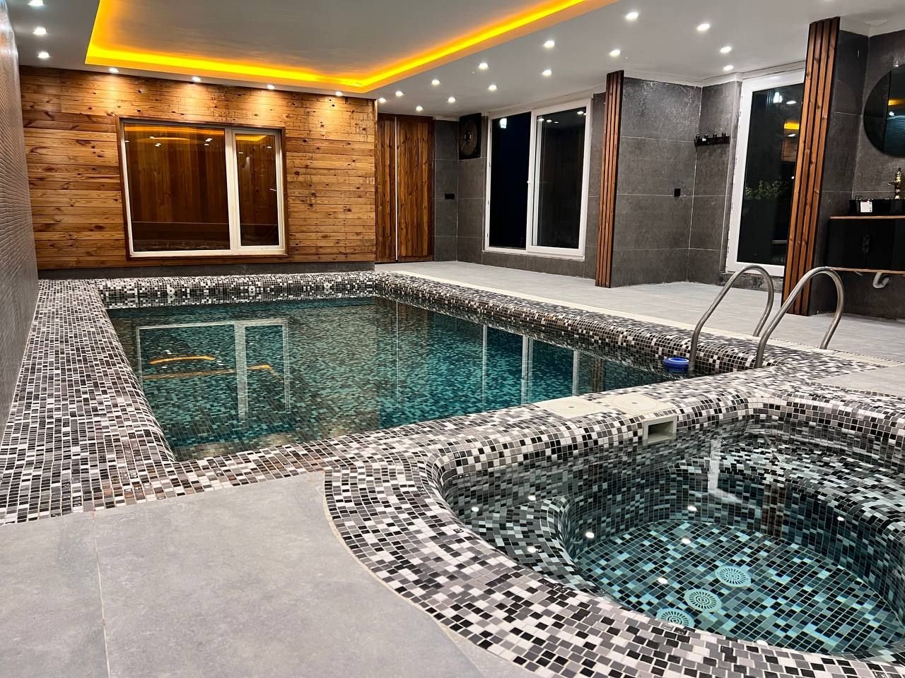 ویلا سه خوابه استخردار عمارت زیتون