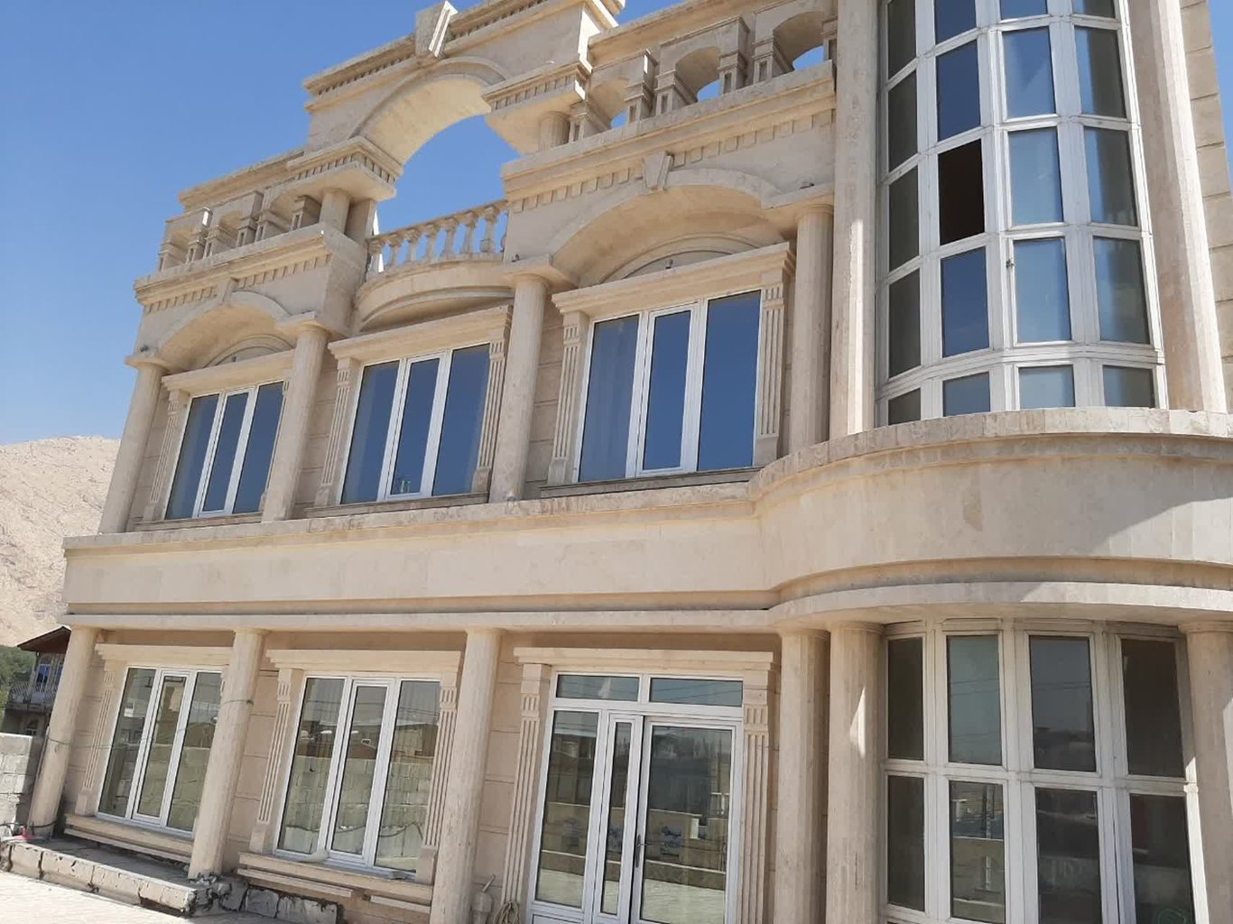 آپارتمان دوخوابه طاق بستان واحد 2