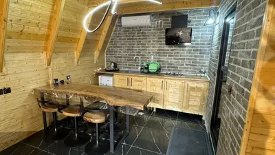 کلبه دوخوابه جکوزی دار سوئیس لند 1