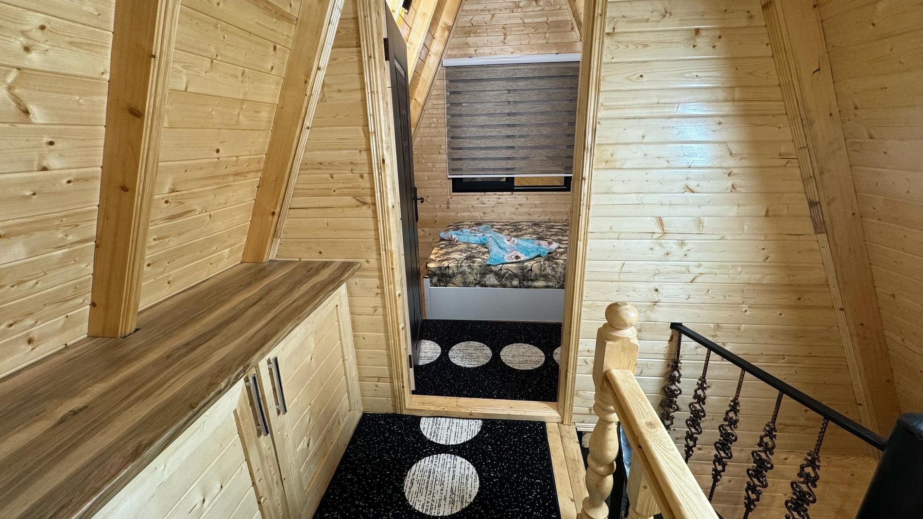 کلبه دوخوابه جکوزی دار سوئیس لند 1