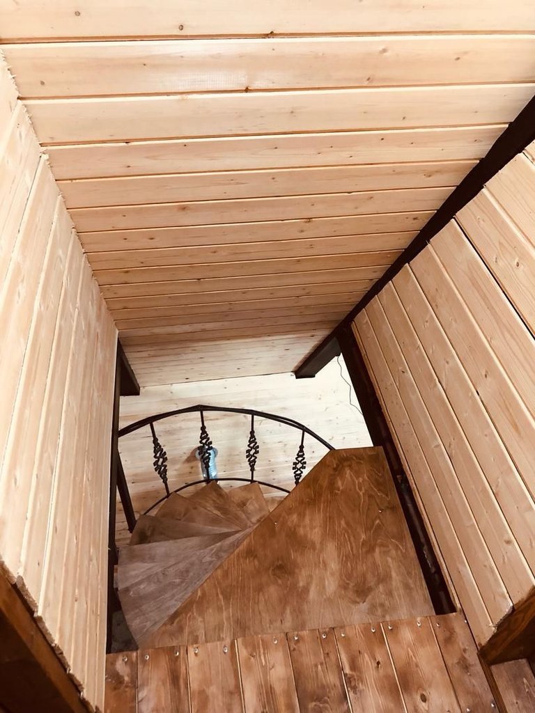 کلبه دوخوابه سوئیسی جکوزی دار تالاب