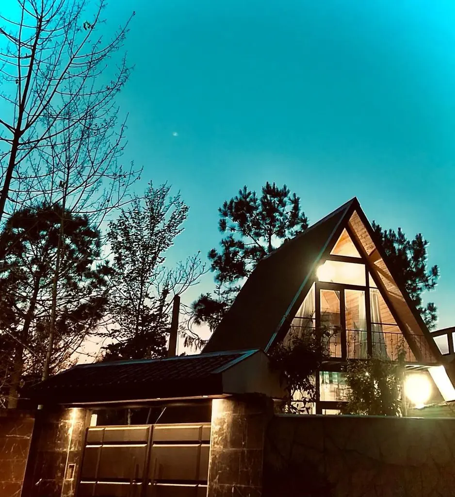 کلبه دوخوابه سوئیسی جکوزی دار تالاب