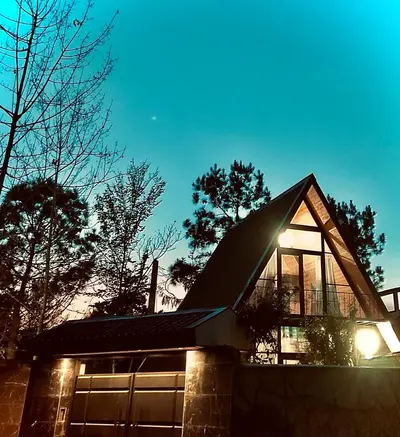 کلبه دوخوابه سوئیسی جکوزی دار تالاب