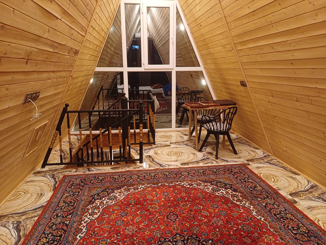 یک خوابه چوبی ماهلین