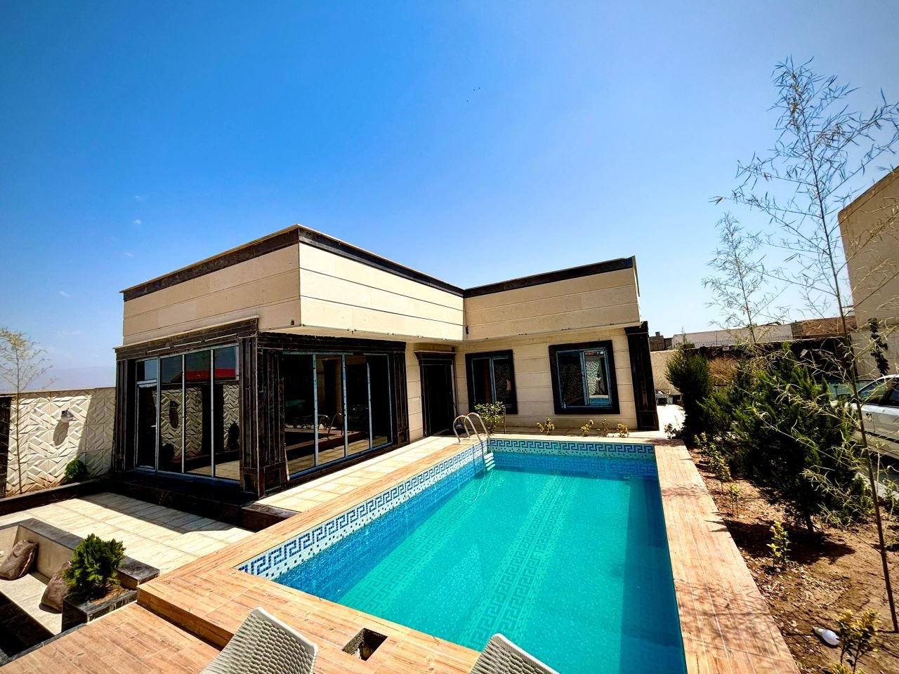 دوخوابه استخر آبگرم نیهاد