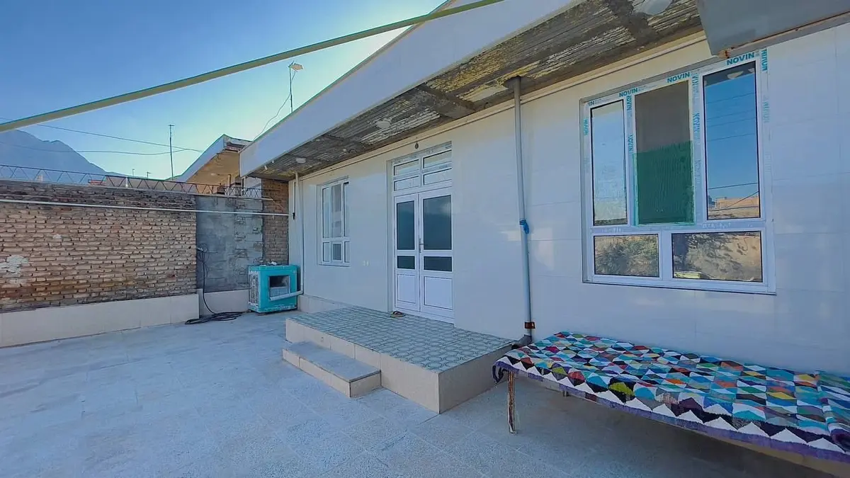 ویلا دوخوابه کیان 101 - حیاط از سمت دسشویی و حمام 