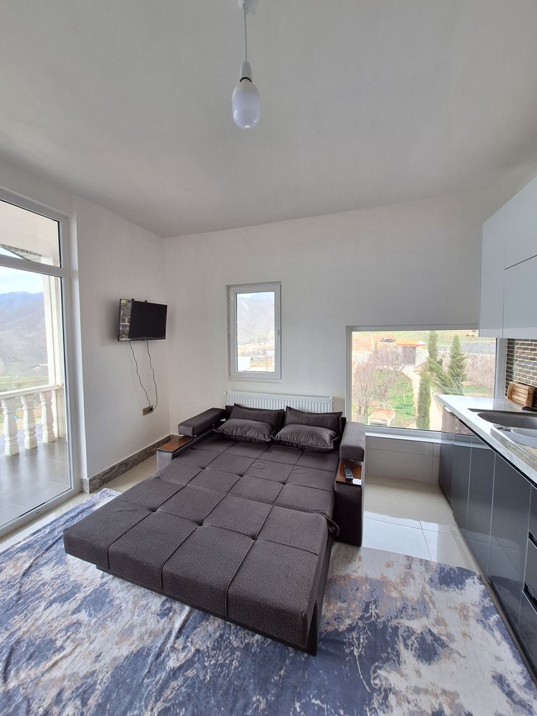 یک خوابه باغ آلبالو