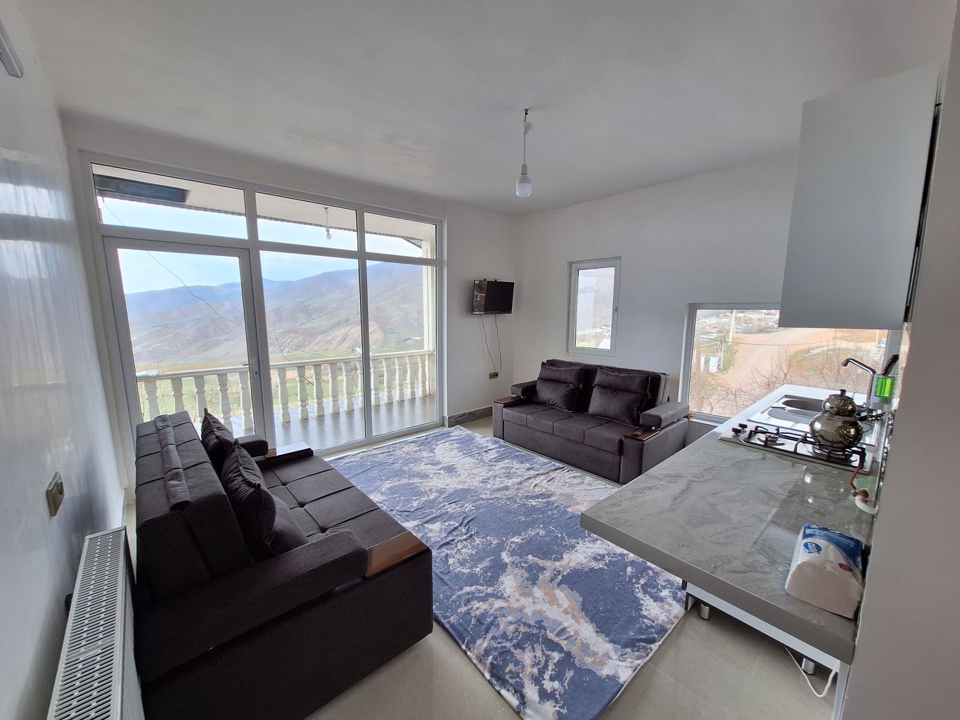 یک خوابه باغ آلبالو