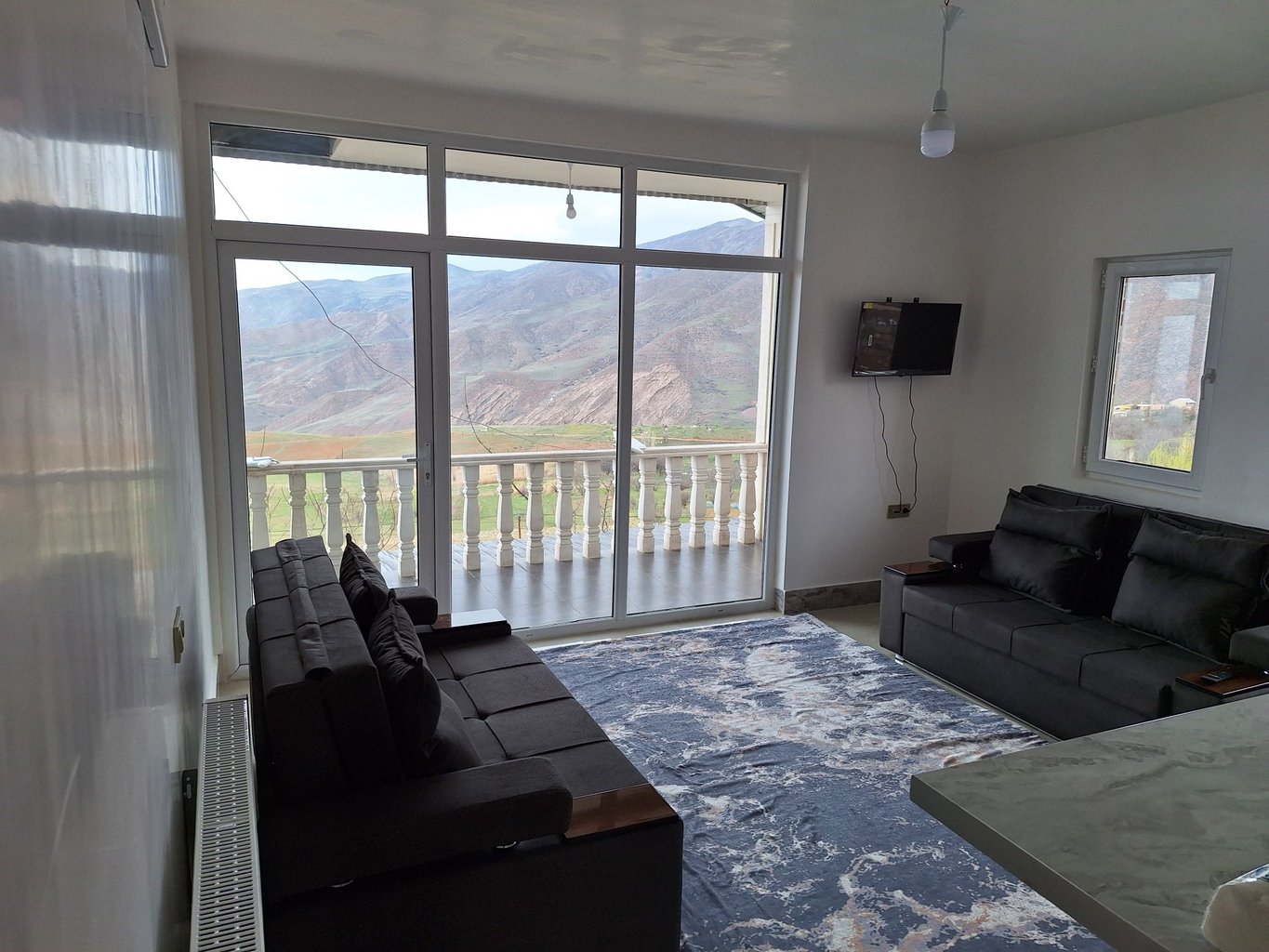 یک خوابه باغ آلبالو