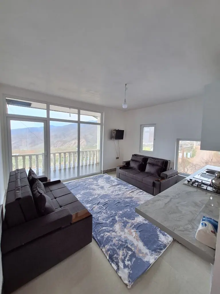 آپارتمان یک خوابه باغ آلبالو واحد 1 - پذیرایی و بالکن