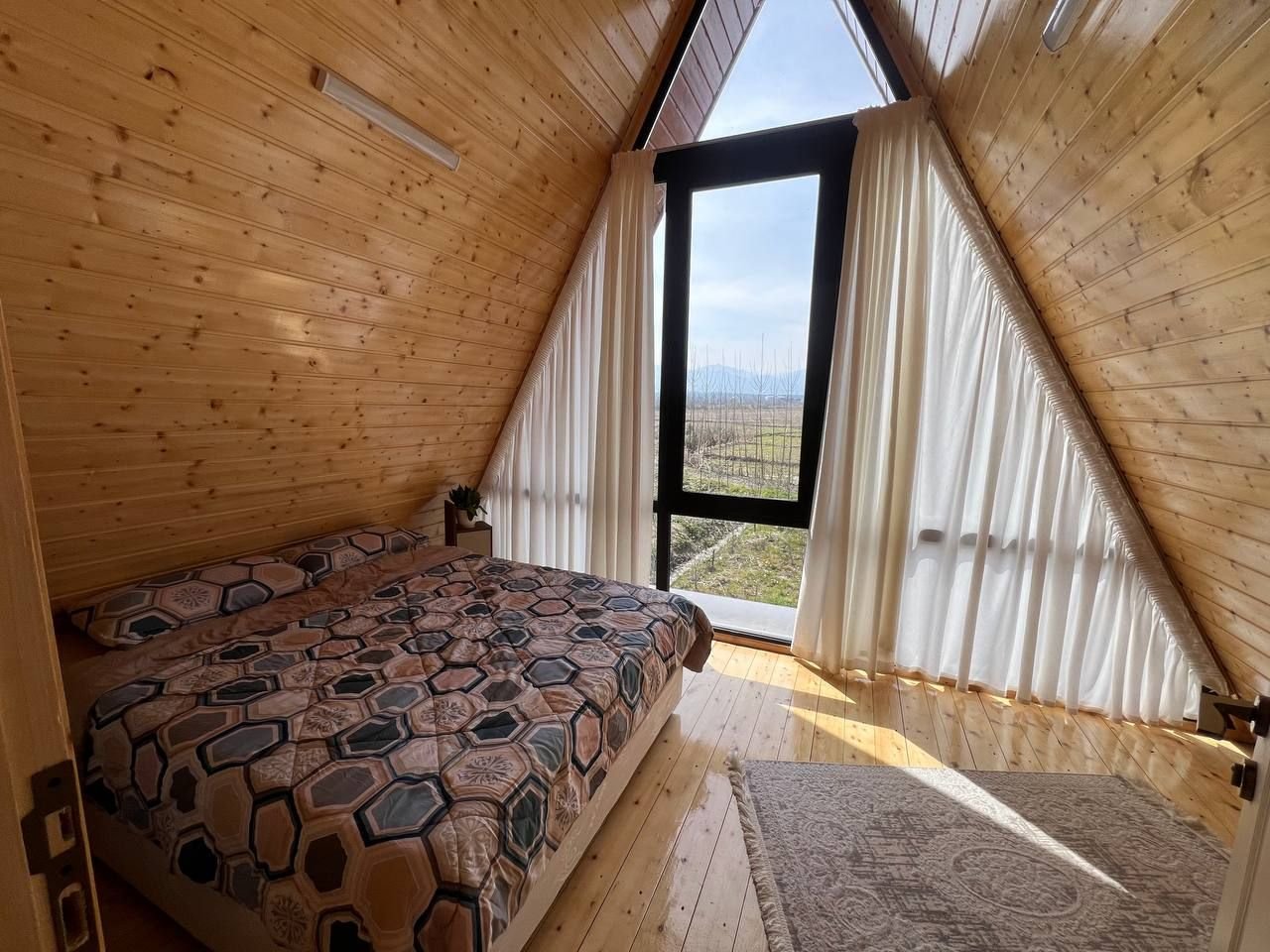 کلبه دوخوابه سوئیسی تُندَباغ