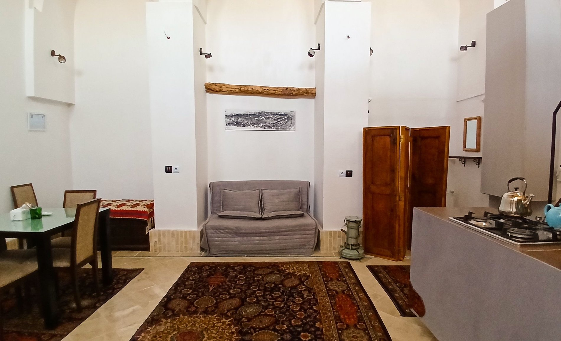 سوئیت فلت سنتی خانه سارا - نمای داخلی و نشیمن