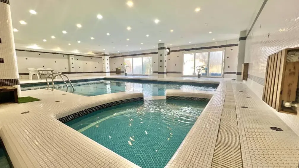 ویلا چهارخوابه استخردار آبگرم عمارت هیلان