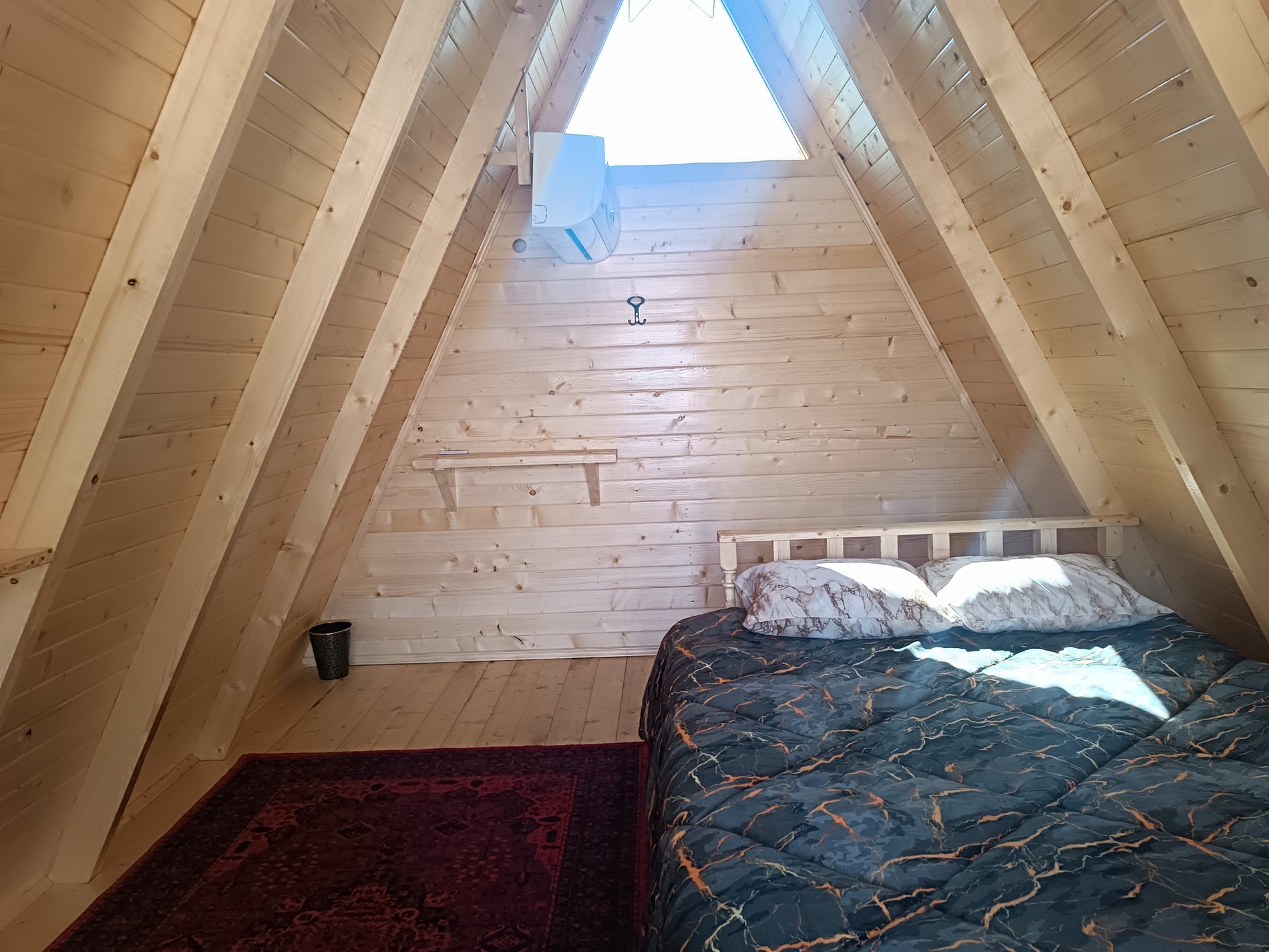 کلبه یک خوابه سوئیسی جنگلی میرکا 2