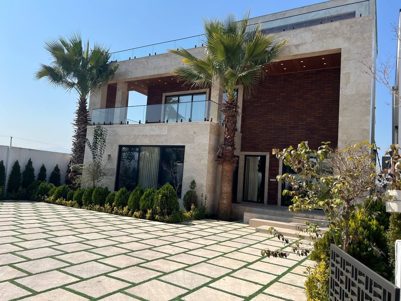 ویلا چهارخوابه استخردار آبگرم اقاقیا