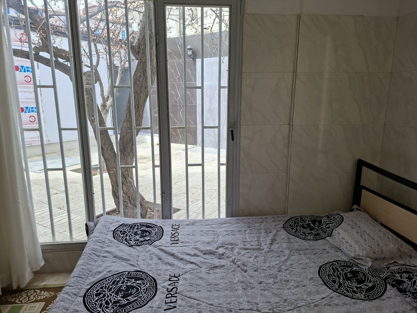 ویلا یک خوابه استخردار آبگرم باغ هیوا