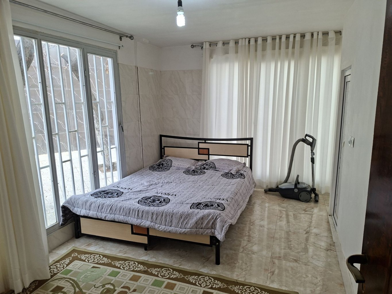 ویلا یک خوابه استخردار آبگرم باغ هیوا