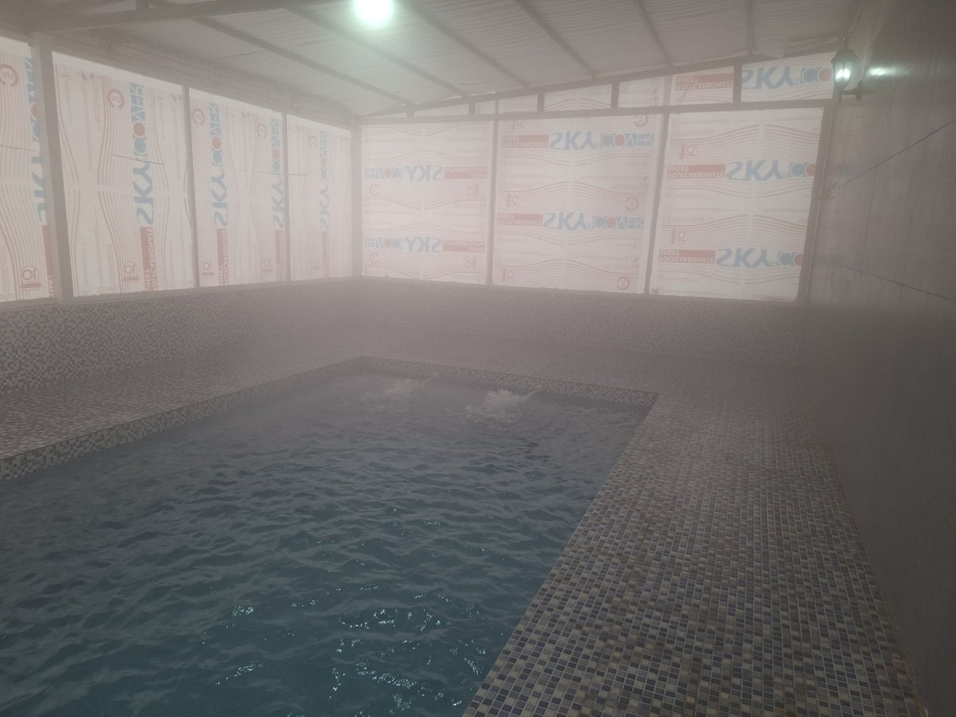 ویلا یک خوابه استخردار آبگرم باغ هیوا