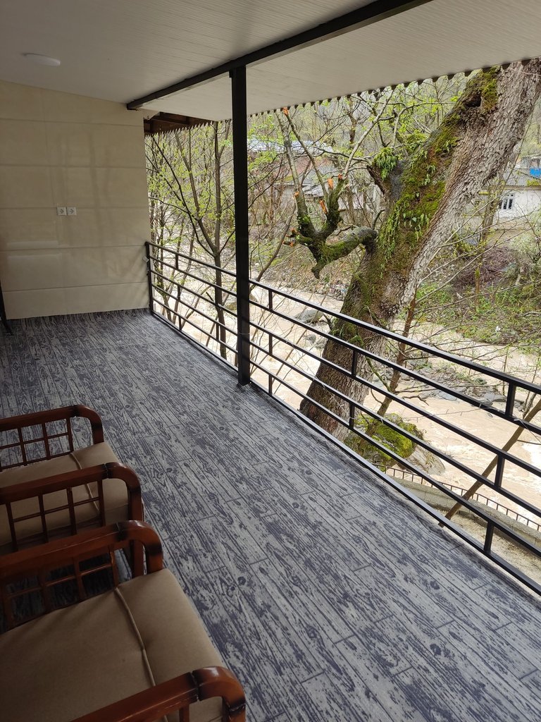 ویلا دوخوابه جنگلی لب رودخانه گیجاو 2 - تراس