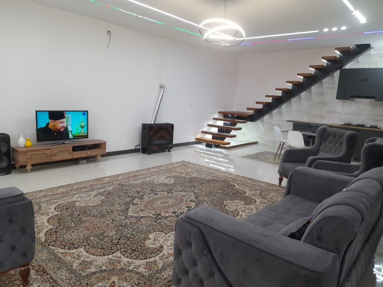 ویلا دوخوابه دوبلکس استخردار آبگرم حافظ