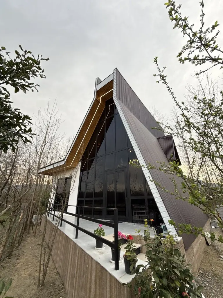 کلبه دوخوابه سوئیسی والیوه - تصویر پیش فرض