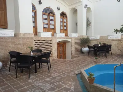 اقامتگاه سنتی گل بانو - واحد شاه نشین ۱۰۱