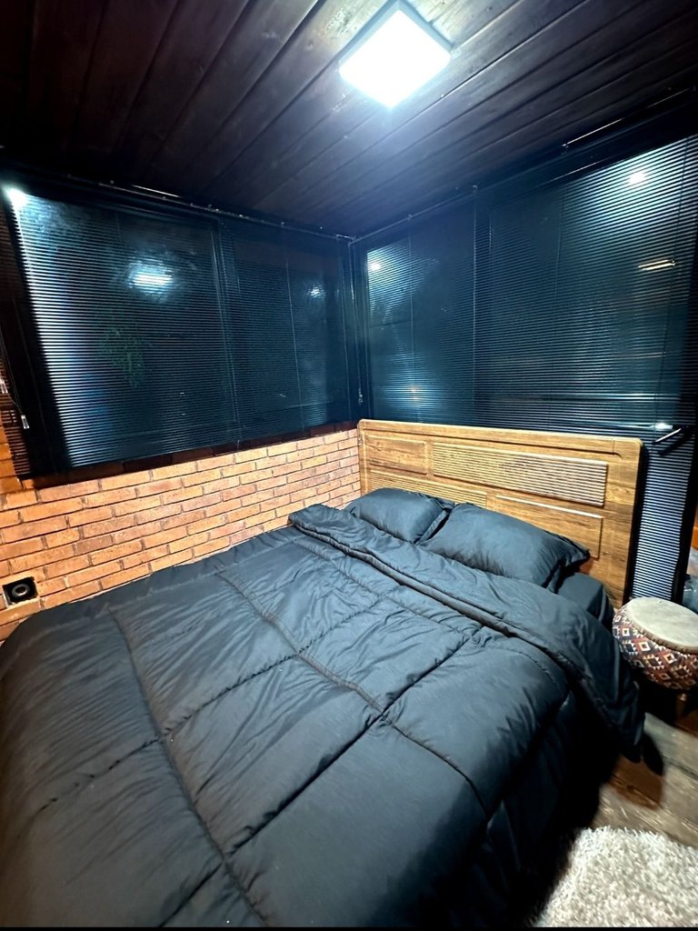 یک خوابه جکوزی دار شیشه ایی