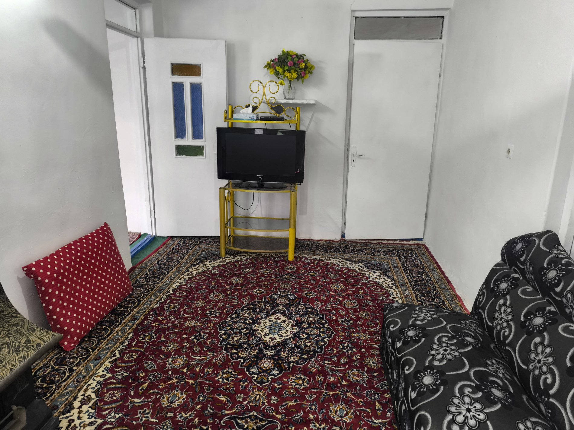 سوئیت سه خوابه گل سرخ