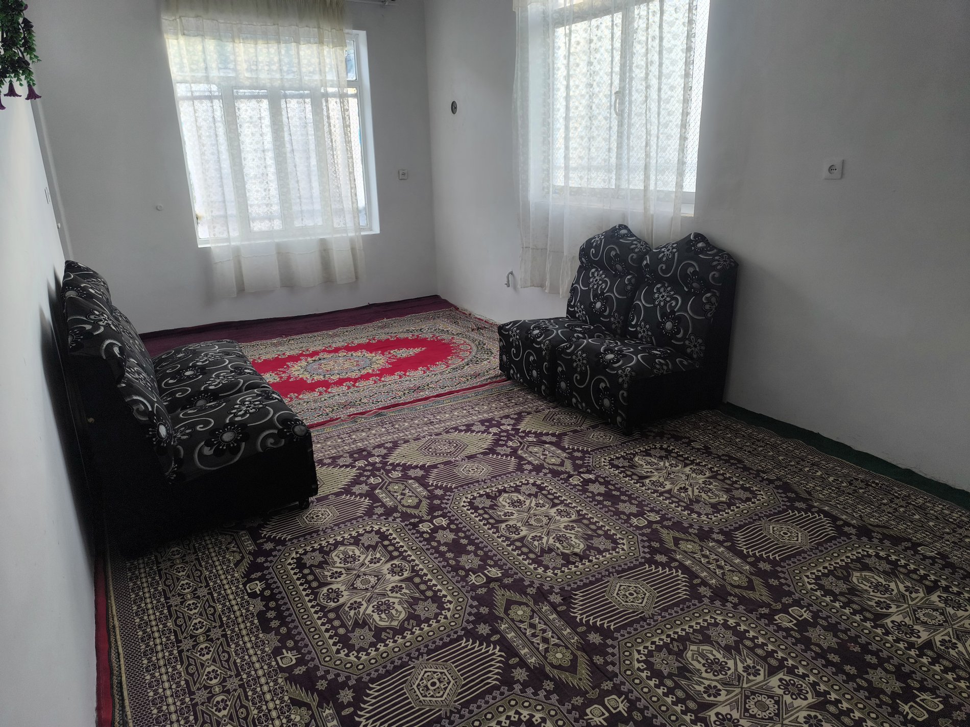 سوئیت سه خوابه گل سرخ