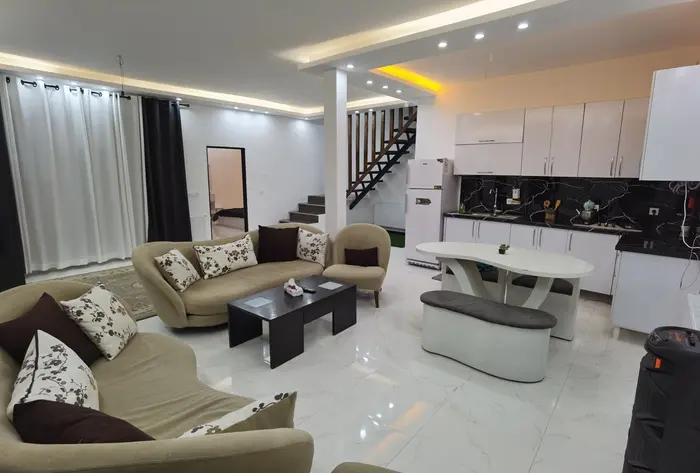 ویلا سه خوابه استخردار آبگرم دریاچه آرامش - سالن پایین