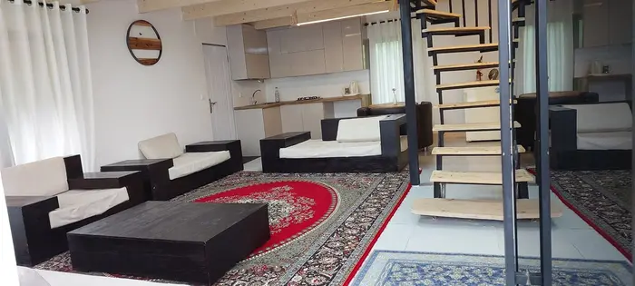 کلبه دوخوابه سوئیسی پسر جنگل