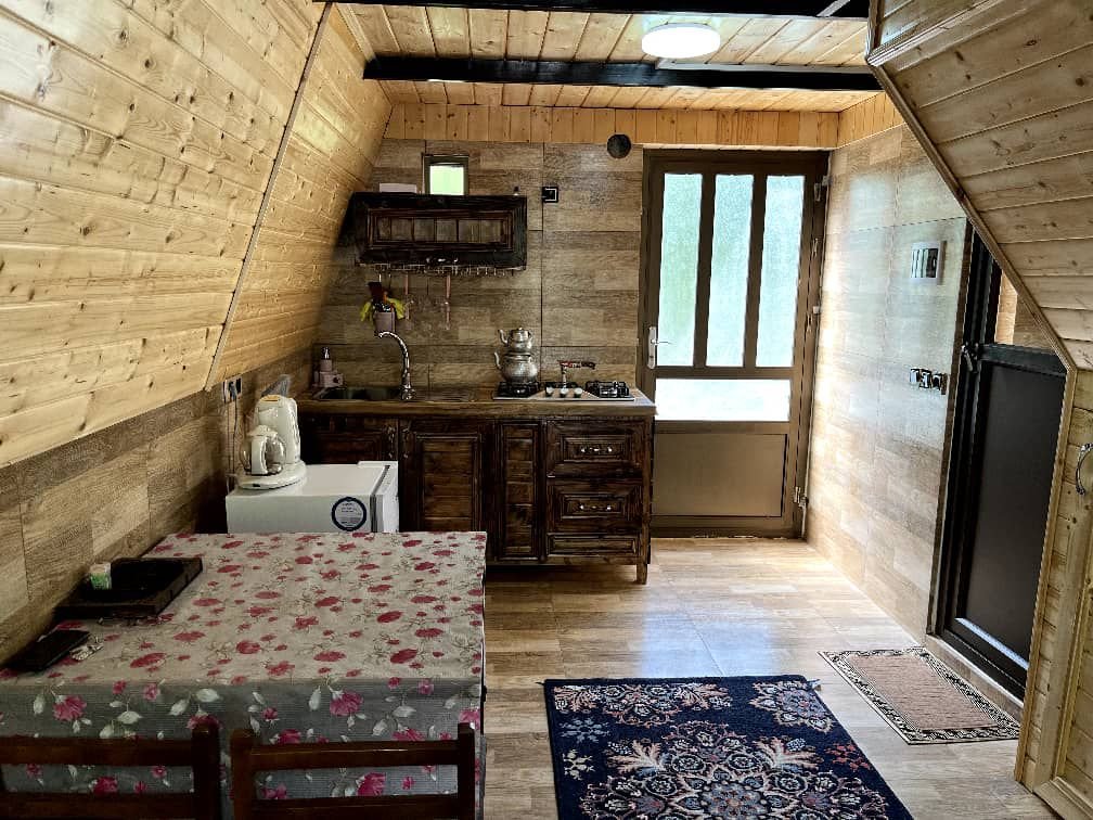 کلبه یک خوابه سوئیسی جکوزی دار لفور امامکلا