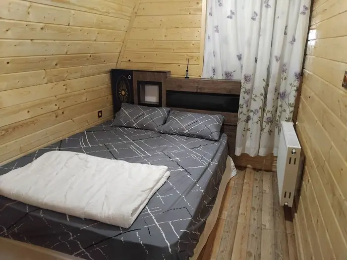 کلبه دوخوابه سوئیسی مانیار - اتاق خواب