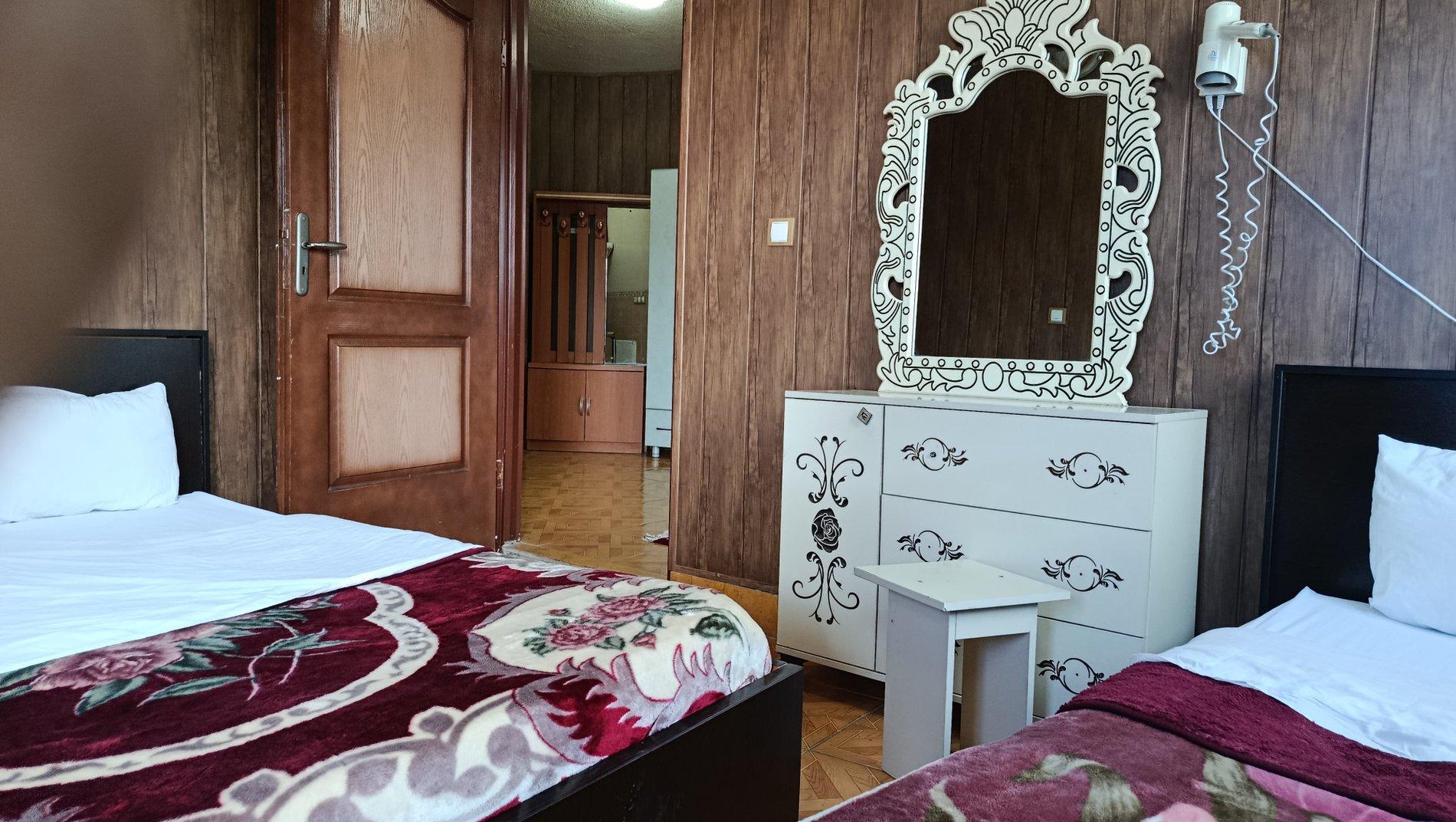 مجتمع اقامتی آلتین سرعین - یک خوابه سه تخته