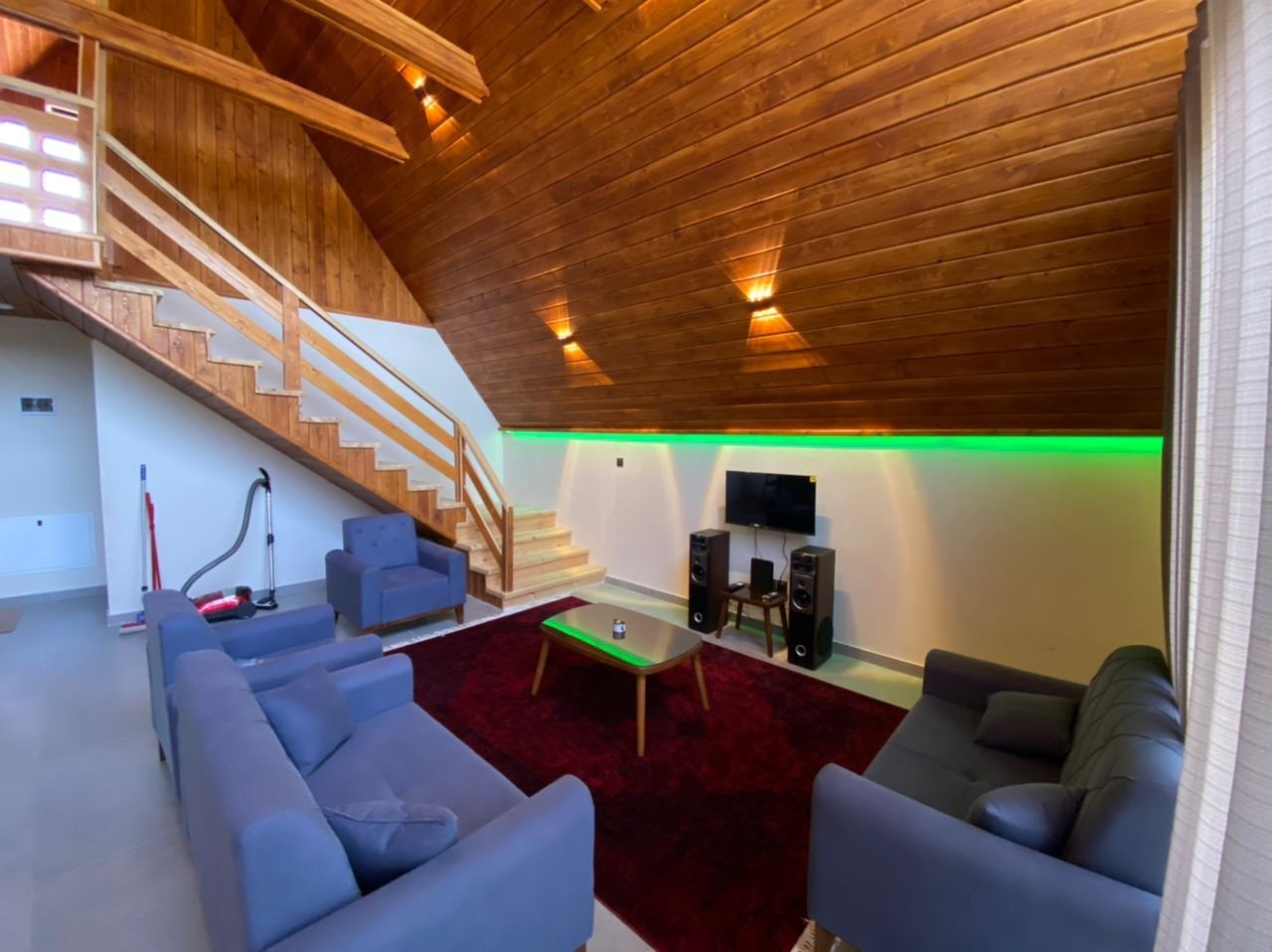 کلبه دوخوابه سوئیسی سنایی