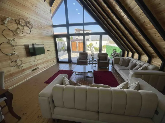 کلبه دوخوابه سوئیسی خوشه چین - انتخاب عنوان تصویر