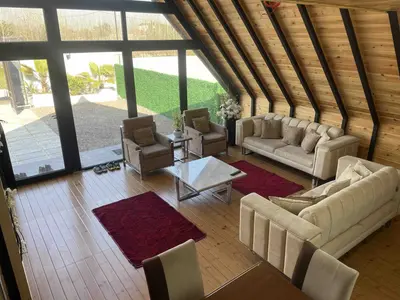 کلبه دوخوابه سوئیسی خوشه چین