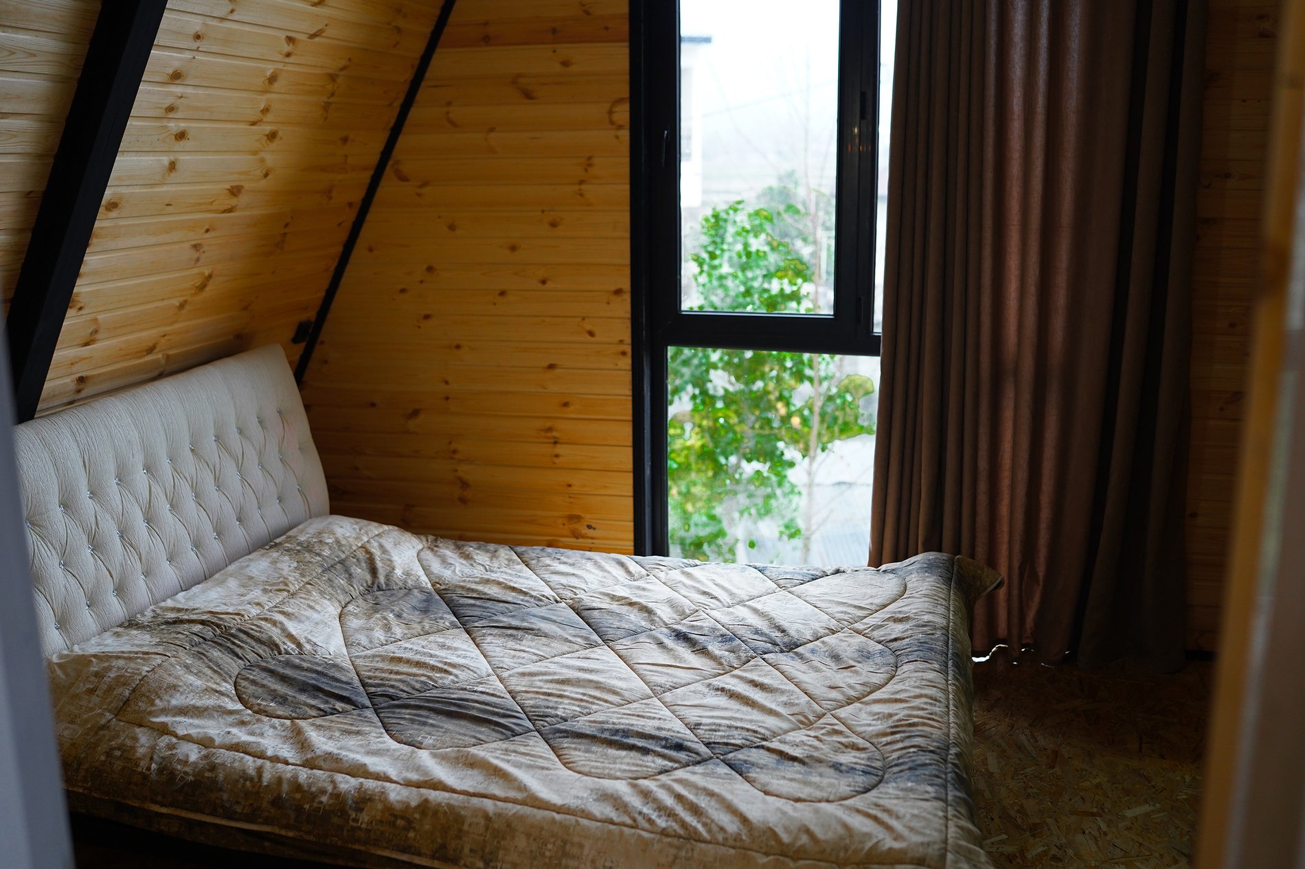 ویلا کلبه سویسی جنگلی آراد 1