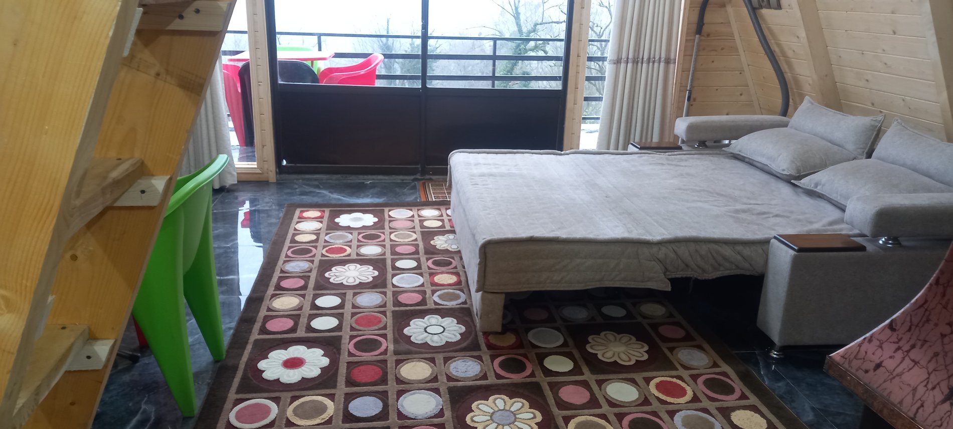 کلبه یک خوابه سوئیسی جنگلی افرا