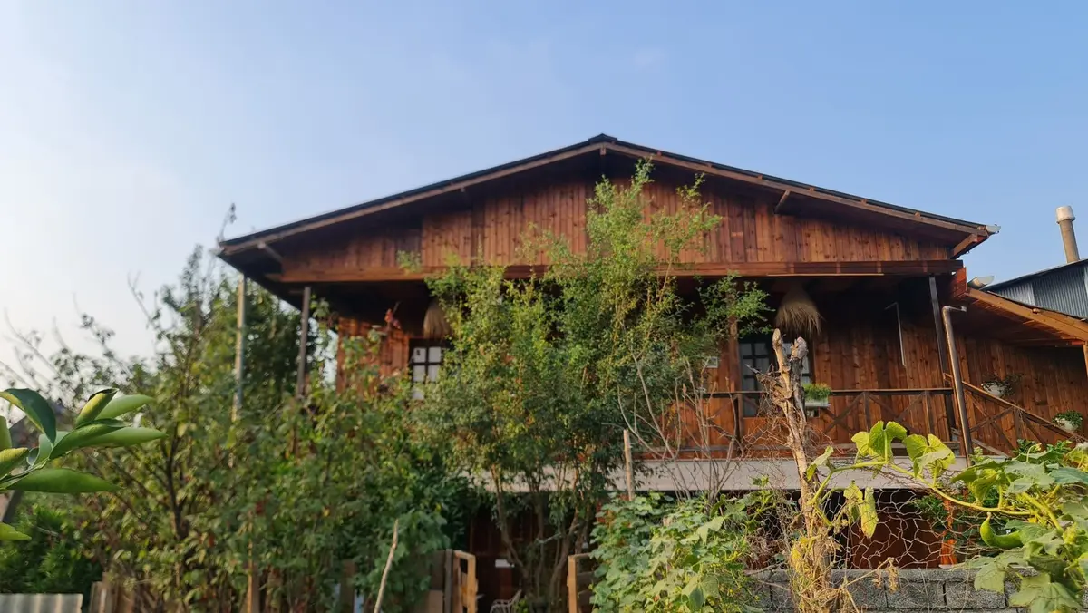 اقامتگاه سنتی فلت فرحی - نسوم