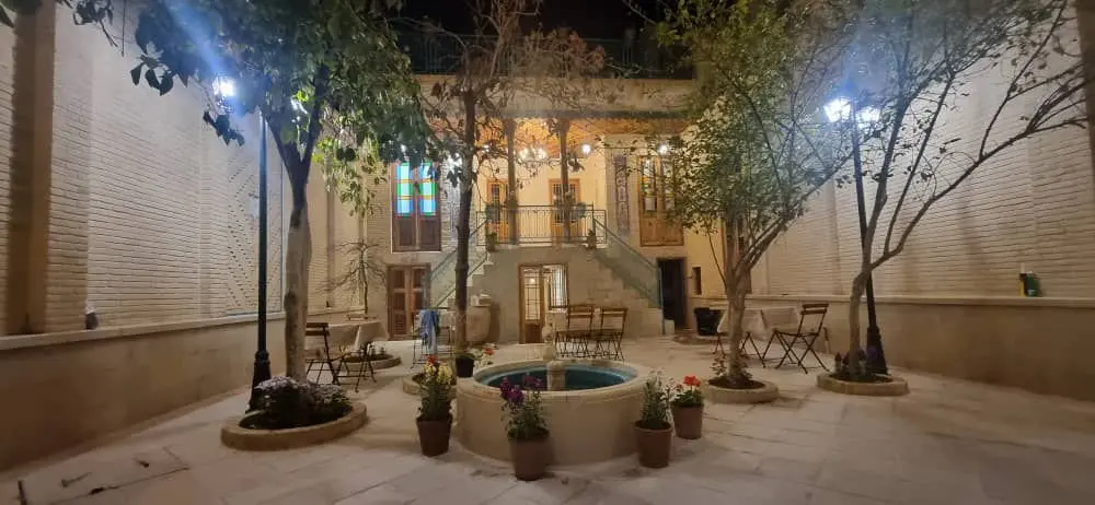 اقامتگاه سنتی طاق ستاره -  واحد لاله