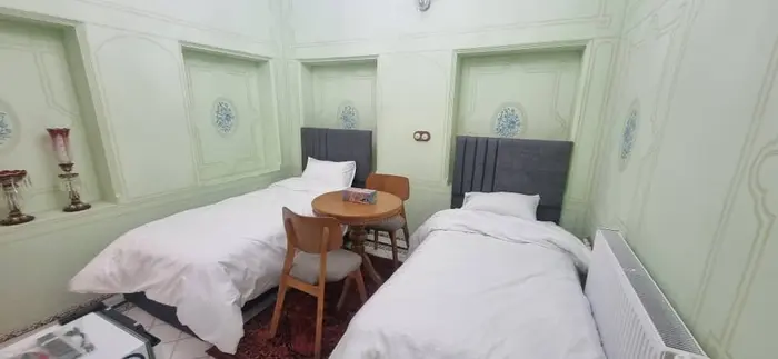 اقامتگاه سنتی طاق ستاره -  واحد لاله