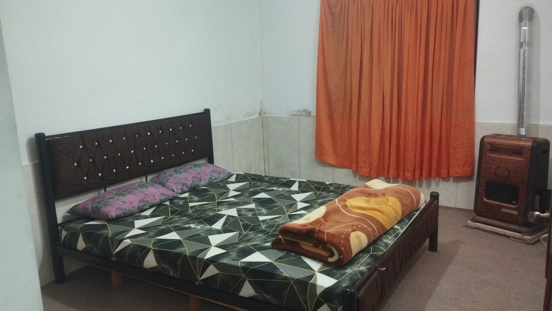 سه خوابه ساحلی دریا ارام