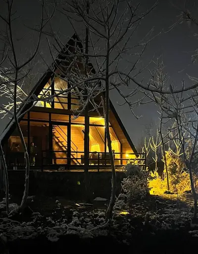 کلبه دوخوابه سوئیسی لب رودخانه برکه