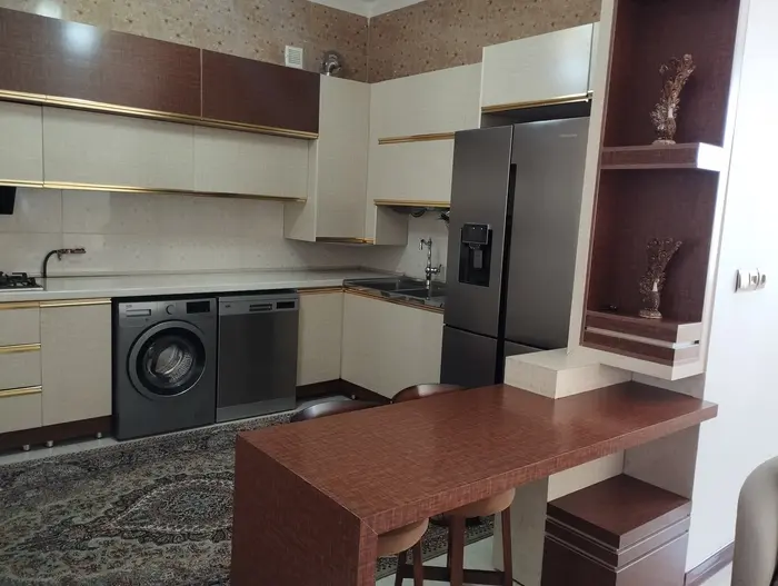 آپارتمان سه خوابه ارغوان 