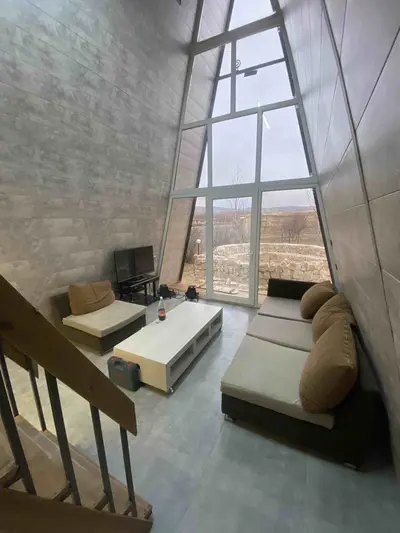 کلبه دوخوابه سوئیسی برکه 1