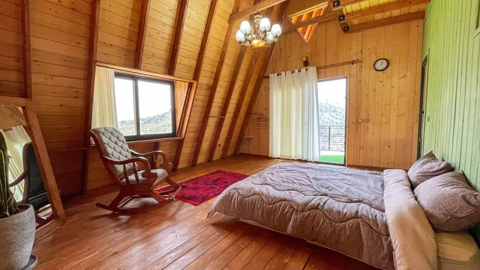 کلبه دوخوابه جکوزی دار جنگلی سوئیسی باکلان