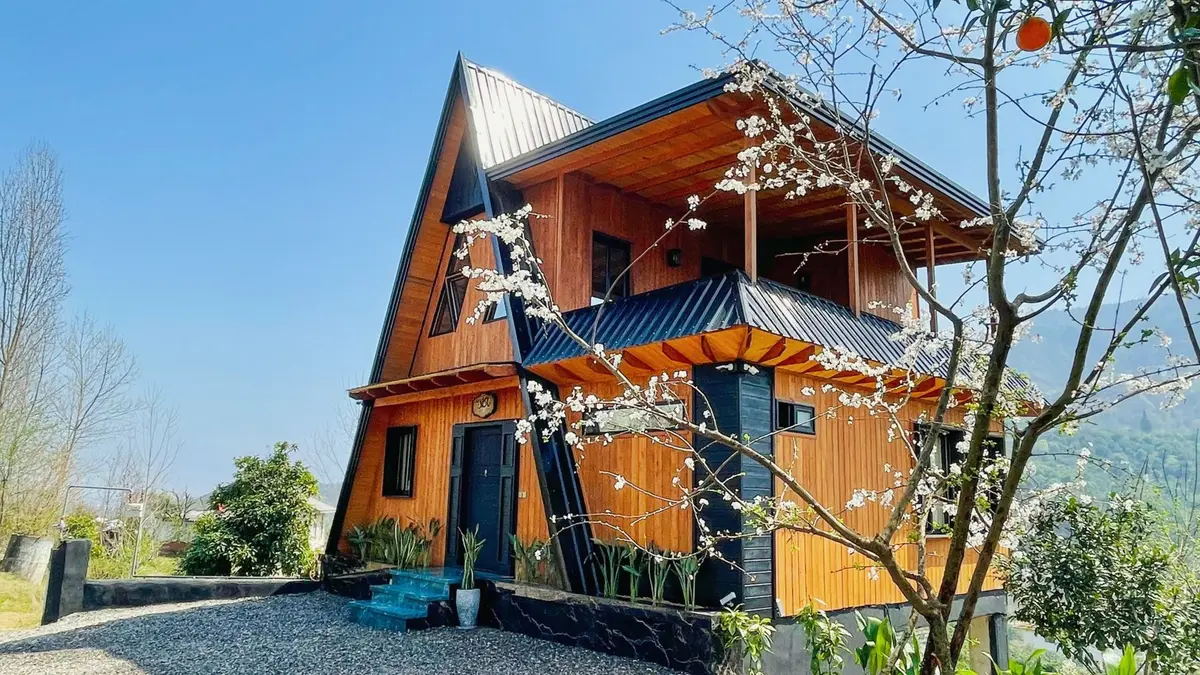 کلبه دوخوابه جکوزی دار جنگلی سوئیسی باکلان