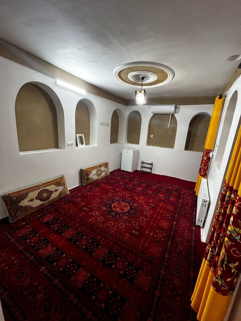 اقامتگاه سنتی عمارت امینی - واحد شاه نشین